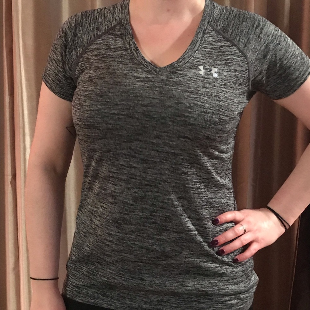 UnderArmour: HeatGear grey ⚪️ short sleeve shirt